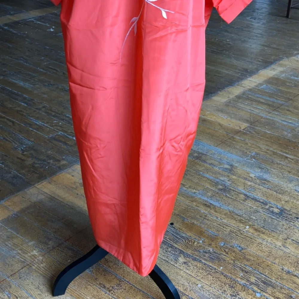 Salmon colored floral embroidered Japanese Kimon - Picture 2 of 8